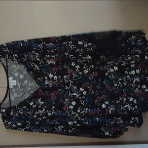 Liz Claiborne 1x floral top